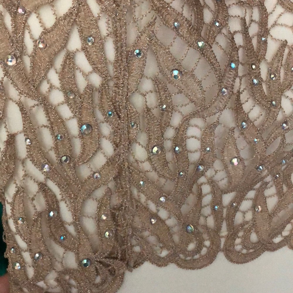 Stunning white and gold gown - Picture 5 of 6